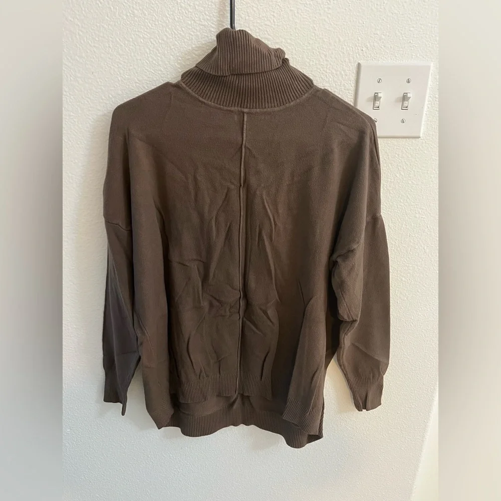 Sweater - Picture 1 of 2